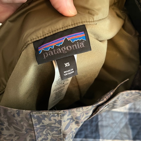 Patagonia Camouflage Snow/Ski Pants with Olive Tones - Picture 7 of 9